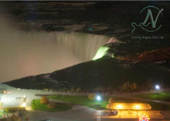 Niagara Falls still flows at night